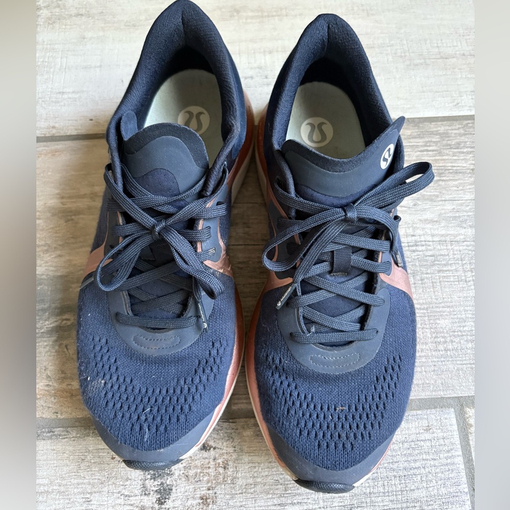 Lululemon women’s sneakers size 10